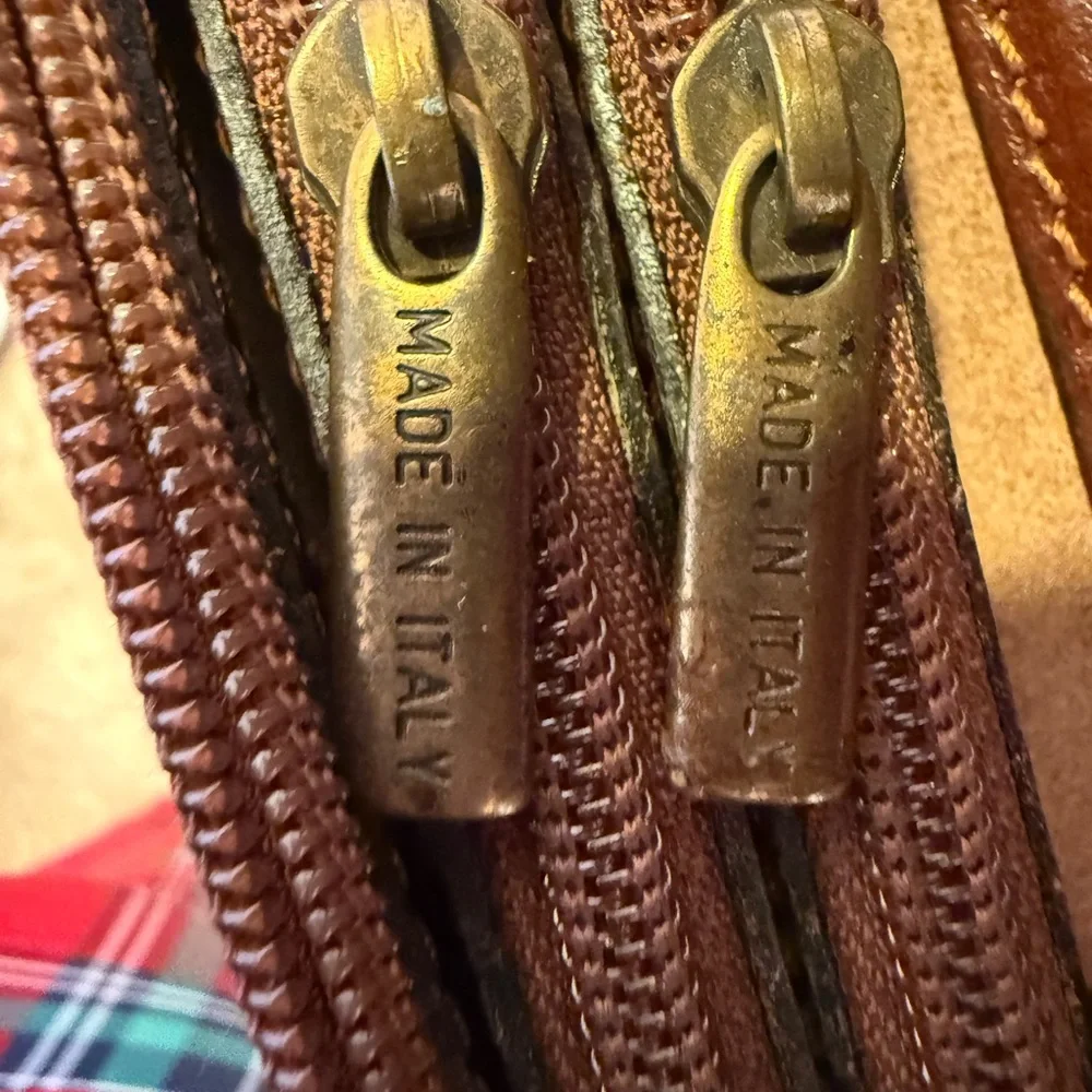 Artisan Craftsmanship, timeless luxury made in Italy Old Angler Firenze bag
